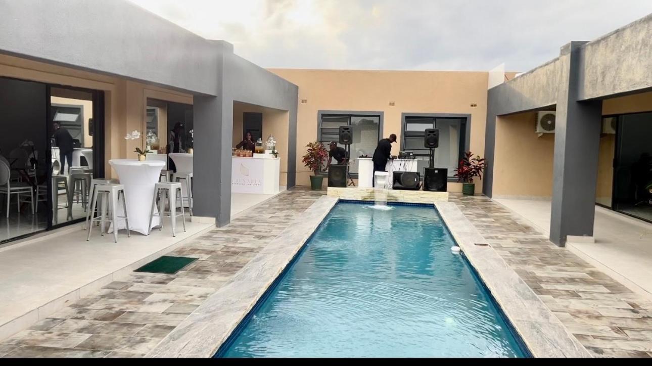De Lux Villa Булавайо Экстерьер фото